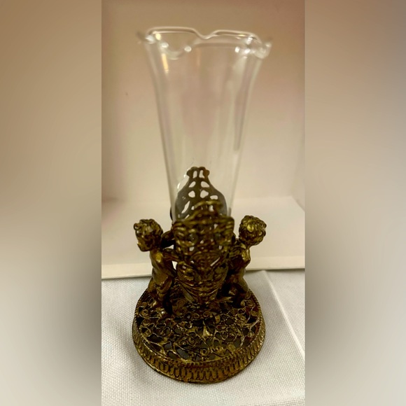 Noontidings Bud Vase Gold Tone Metal 2 Cherub Filigree Ormolu HOLLYWOOD REGENCY - Picture 2 of 10